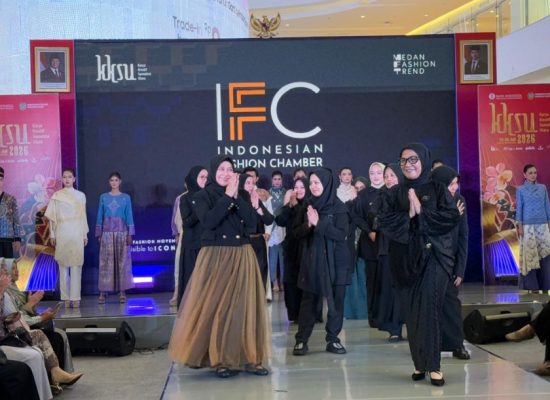 Desainer Binaan Pelindo Regional 1 Tampil di Medan Fashion Trend 2026, Angkat Wastra Lokal ke Panggung Nasional