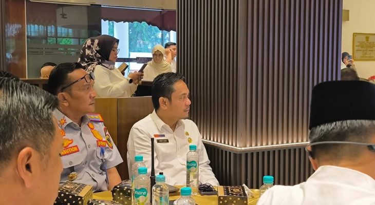 John Ester Lase Beri Penghormatan kepada Sekda Medan Wirya Alrahman yang Purna Tugas