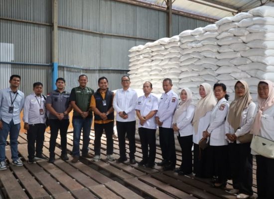 Cek Gudang Bulog Divre Asahan, Wakil Wali Kota Tanjungbalai Pastikan Stok Beras Aman hingga Enam Bulan