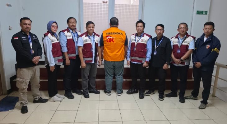 OJK Serahkan Tersangka dan Barang Bukti Kasus PT Asuransi Jiwa Prolife ke Kejari Jakarta Selatan