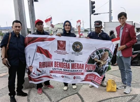 Bersama Babinsa, AJMI dan PW Pemuda Muslim Sumut Bagikan 1.945 Bendera Merah Putih, Gelorakan Semangat HUT ke-81 RI