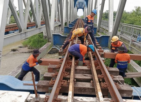 KAI Sumut Ganti 3.131 Bantalan Kayu dengan Sintetis, Perkuat Komitmen Jaga Kelestarian Lingkungan