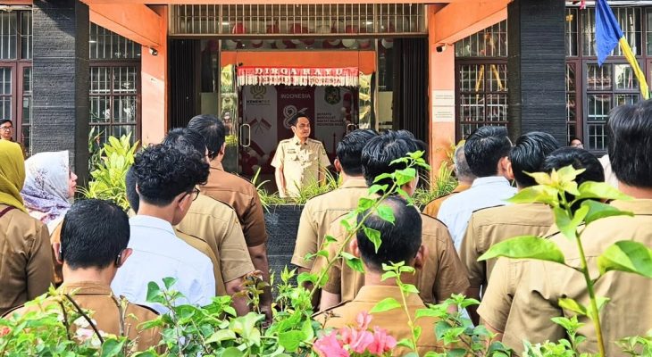 Apel Pagi Penuh Semangat, Kadis Perkim Medan Apresiasi Kinerja Jajaran dan Serahkan Hadiah Pemenang Lomba
