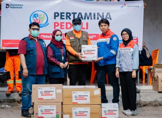 Pertamina Patra Niaga Salurkan Bantuan Penanganan Asap Karhutla di Kerumutan Pelalawan