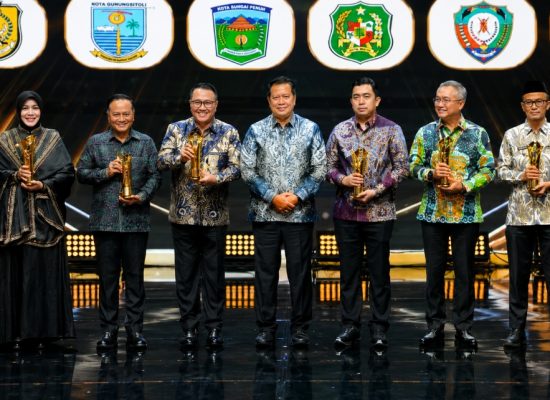 Rico Waas Raih Pemimpin Daerah Award 2026 Berkat Inovasi QRESTO
