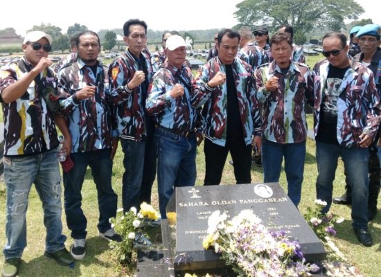Ziarah ke Makam Olo Panggabean, Donald Panggabean Tegaskan Pentingnya Soliditas Kader IPK