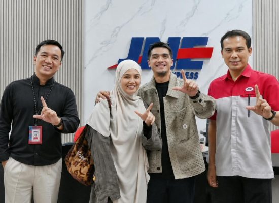 JNE Medan Gelar Sharing Time Bersama Ricky Harun, Bangun Semangat Positif Karyawan