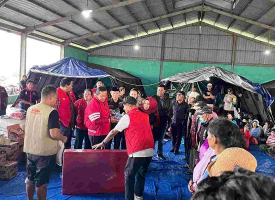 PDI Perjuangan Salurkan Bantuan untuk Pengungsi Erupsi Sinabung di Karo