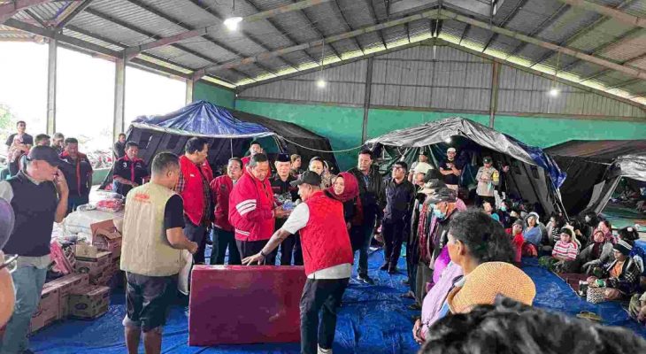 PDI Perjuangan Salurkan Bantuan untuk Pengungsi Erupsi Sinabung di Karo