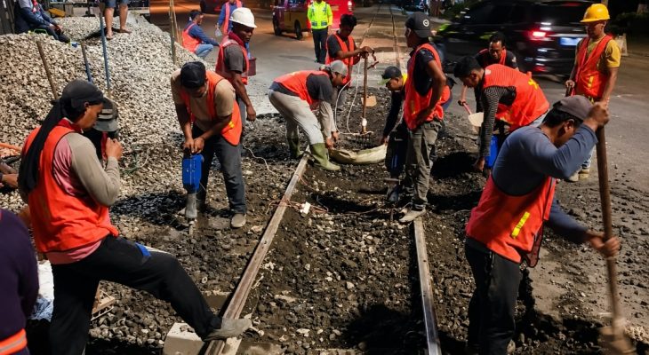 KAI Perbaiki Geometri Rel di Perlintasan Pagar Jati Lubuk Pakam, Pengendara Diminta Waspada
