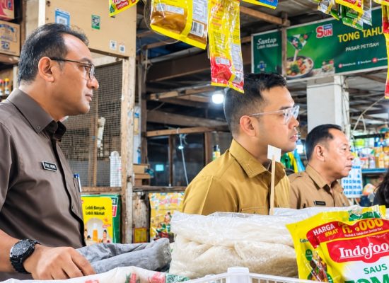 PUD Pasar Medan Pantau Harga Minyak, Cabai dan Daging di Pasar Petisah