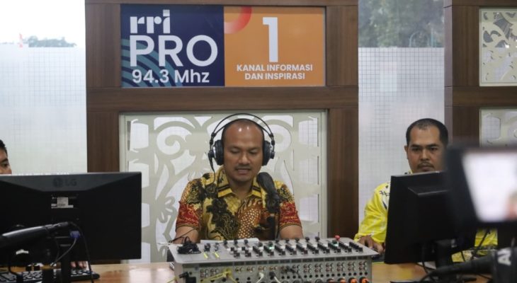 Pertama Kali Jadi News Anchor, Wali Kota Tanjungbalai Bacakan Berita di RRI Medan