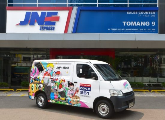 Sambut HUT ke-36, JNE Gandeng Muklay Sulap Armada Pengiriman Jadi Galeri Seni Berjalan