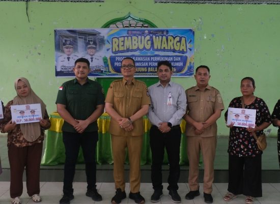Pemko Tanjungbalai Serahkan SK Bedah Rumah kepada 20 Penerima, Total Bantuan Rp600 Juta