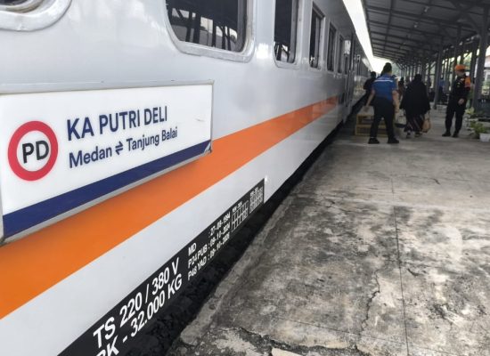 KAI Luruskan Video Viral, KA Putri Deli Bukan Tergelincir tapi Berhenti Periksa Rangkaian