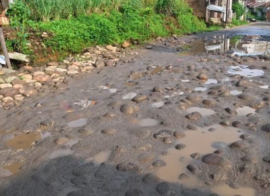 Jalan Dusun V Namo Bintang Rusak Bertahun-tahun, Warga Masih Menanti Perbaikan Permanen