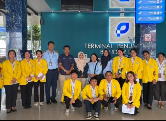 18 Mahasiswa Poltekkes Kemenkes Medan Praktik Sanitasi di Terminal Penumpang Bandar Deli