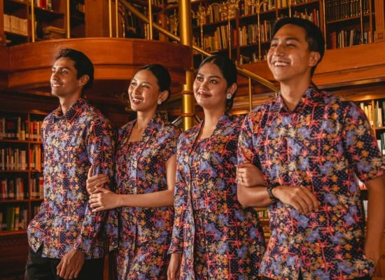 JNE Dukung Koleksi Batik “Menemani” MANDALAS dan Yayasan Habibie & Ainun