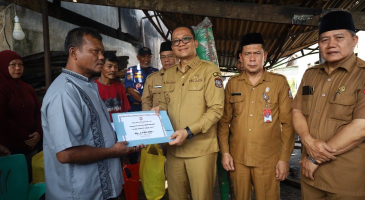 Wawali Tanjungbalai Serahkan Bantuan untuk Korban Kebakaran di Sirantau