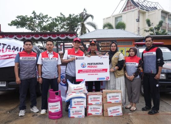 Pertamina Patra Niaga Sumbagut Salurkan Bantuan untuk Korban Banjir di Padang