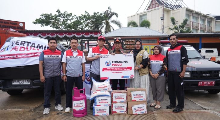 Pertamina Patra Niaga Sumbagut Salurkan Bantuan untuk Korban Banjir di Padang