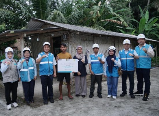 PLN UID Sumut Salurkan Bantuan Listrik Gratis kepada 584 Keluarga Prasejahtera