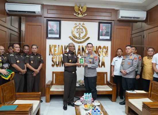 Kapolda Sumut Sony Irawan Audiensi dengan Kajati Muhibuddin, Perkuat Sinergi Penegakan Hukum