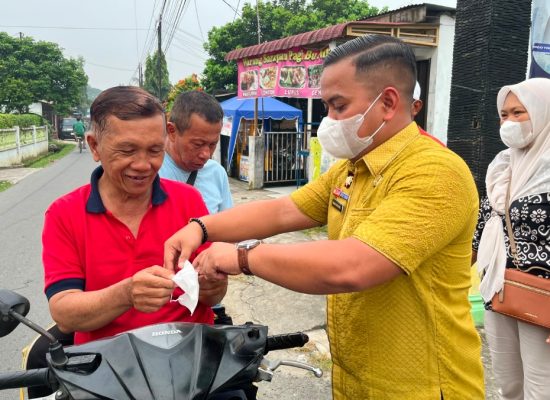 Antisipasi Kabut Asap, Lurah Sari Rejo Bagikan 500 Masker kepada Warga
