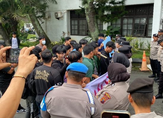 DPM USU Gelar Aksi di Dishub Medan, Tagih Transparansi Tender LPJU Senilai Rp12,3 Miliar