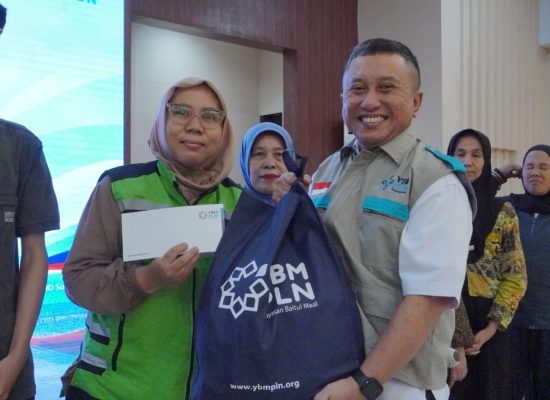 Sambut HLN ke-81, PLN UID Sumut Salurkan Bantuan untuk 81 Keluarga Prasejahtera dan Kumpulkan 64 Kantong Darah